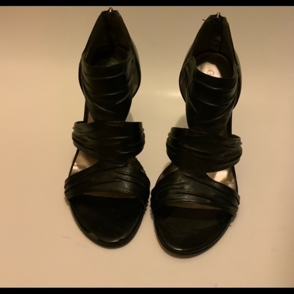 Guess Heels - Picture 3 of 7